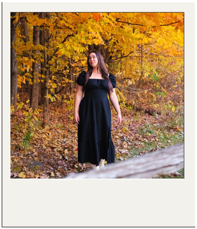 Elser in front of autumn leaves